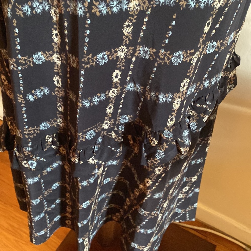 Dress - Picture 8 of 10